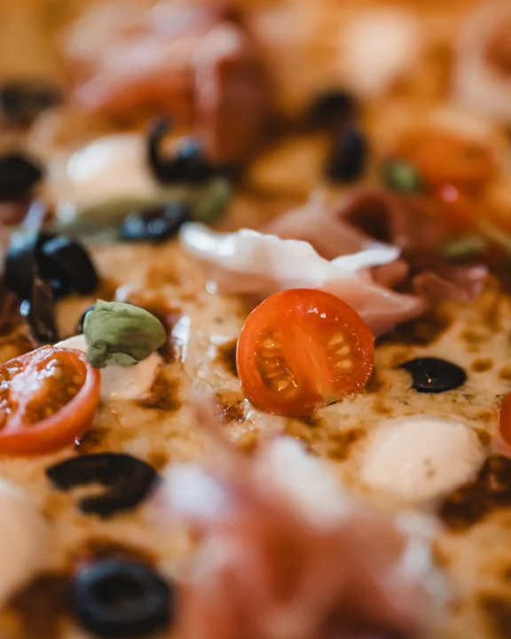 Detalj pizze iz Mijine kuhinje